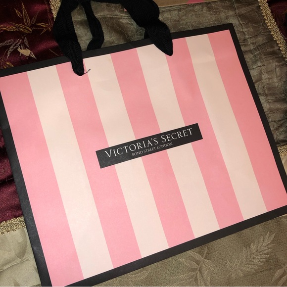 (3 for $15). (2) VS + (1) PINK shopping bag - Picture 2 of 10